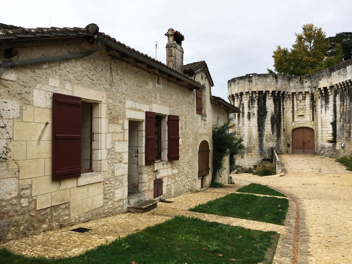 Au Pied Du Chateau Bourdeilles Bagian luar foto